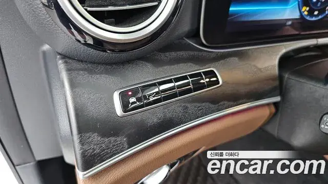 Mercedes-Benz E-Class 2019 — ფოტო 1/34