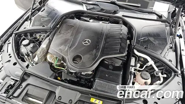 Mercedes-Benz S-Class 2025 — Photo 3/36