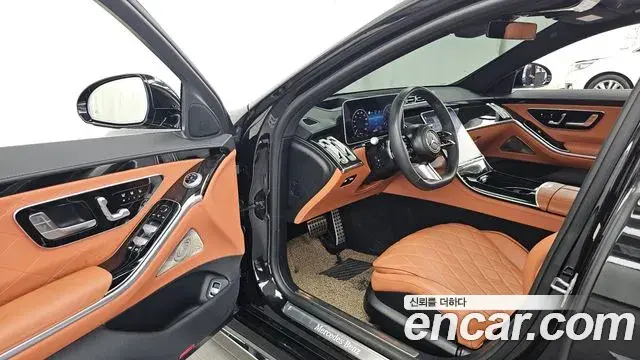 Mercedes-Benz S-Class 2025 — Photo 20/36