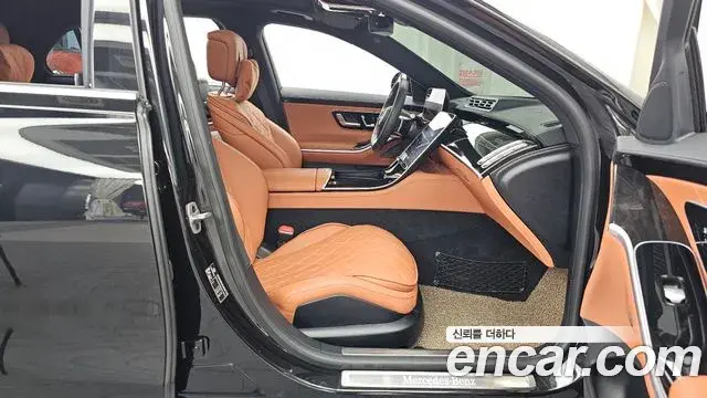 Mercedes-Benz S-Class 2025 — Photo 26/36