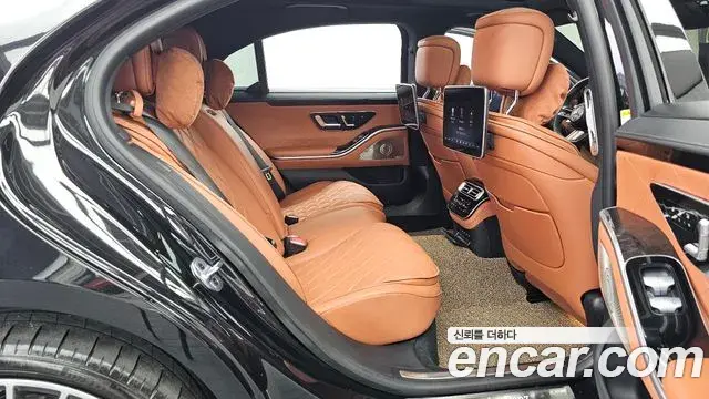 Mercedes-Benz S-Class 2025 — Photo 12/36