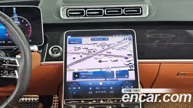 Mercedes-Benz S-Class 2025 — Photo 22/36