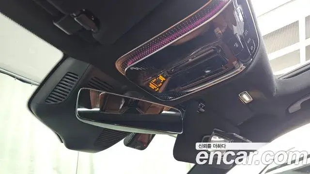 Mercedes-Benz S-Class 2025 — Photo 33/36