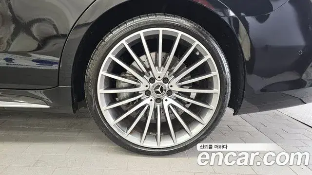 Mercedes-Benz S-Class 2025 — Photo 6/36