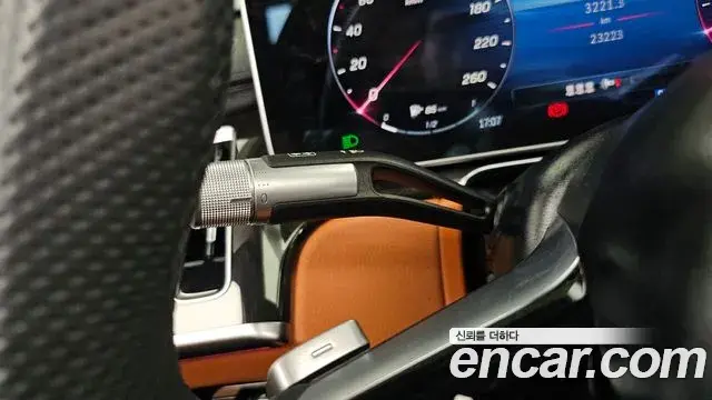 Mercedes-Benz S-Class 2025 — Photo 4/36