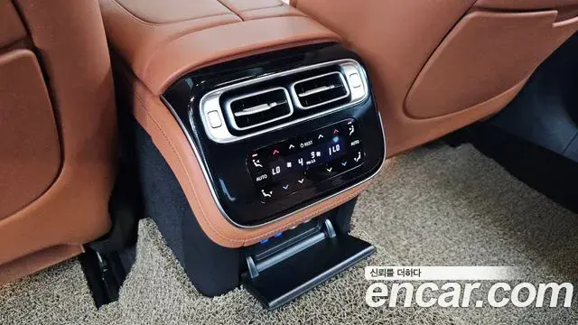 Mercedes-Benz S-Class 2025 — Photo 10/36
