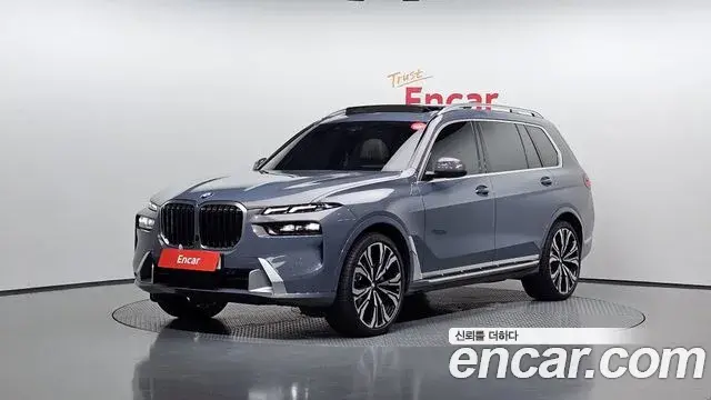 BMW X7 2023 — ფოტო 34/35