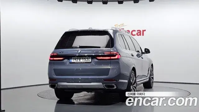 BMW X7 2023 — ფოტო 22/35