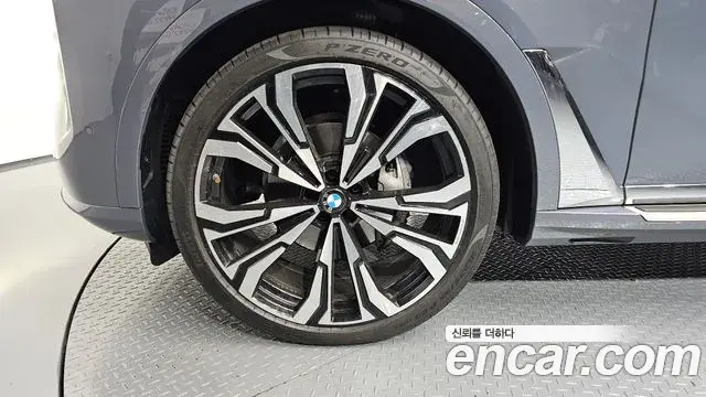 BMW X7 2023 — ფოტო 24/35