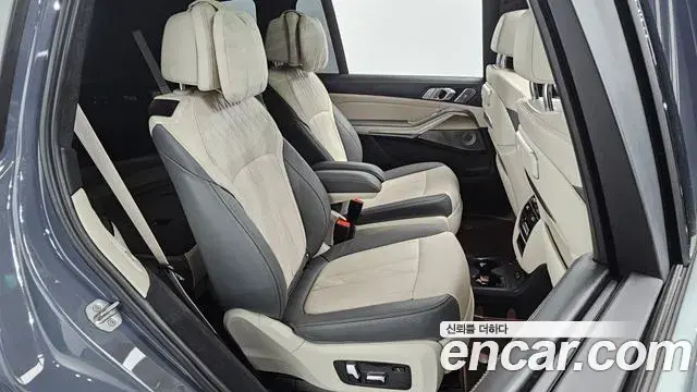 BMW X7 2023 — ფოტო 21/35