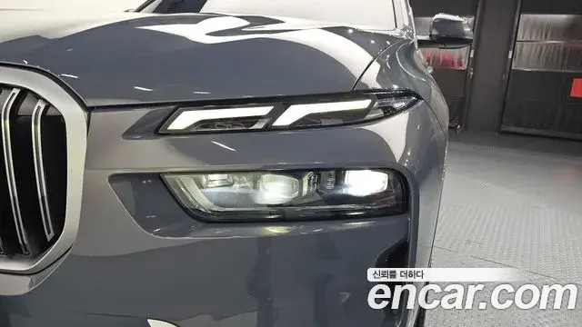 BMW X7 2023 — ფოტო 32/35