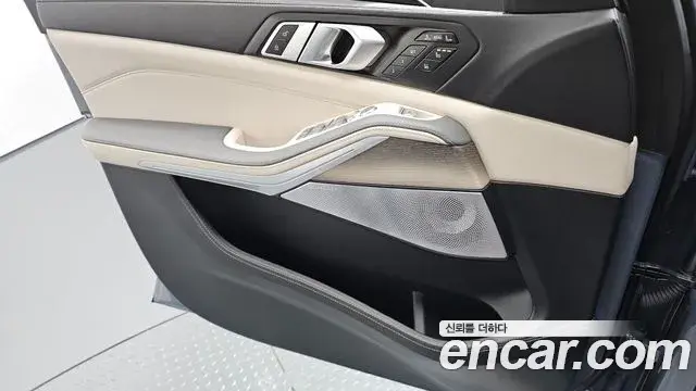BMW X7 2023 — ფოტო 25/35
