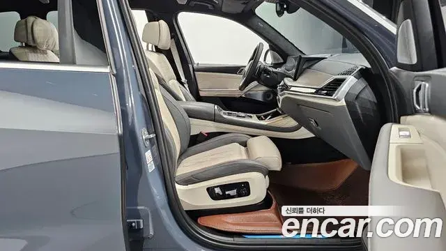 BMW X7 2023 — ფოტო 30/35