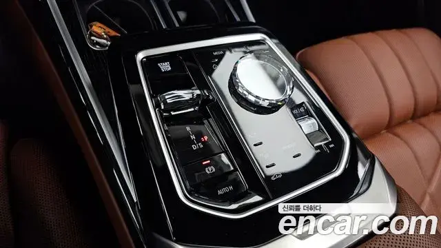 BMW 7 Series 2025 — ფოტო 34/37