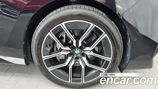 BMW 7 Series 2025 — ფოტო 32/37