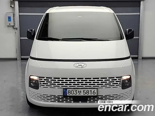Hyundai Staria 2022 — Фото 1/18