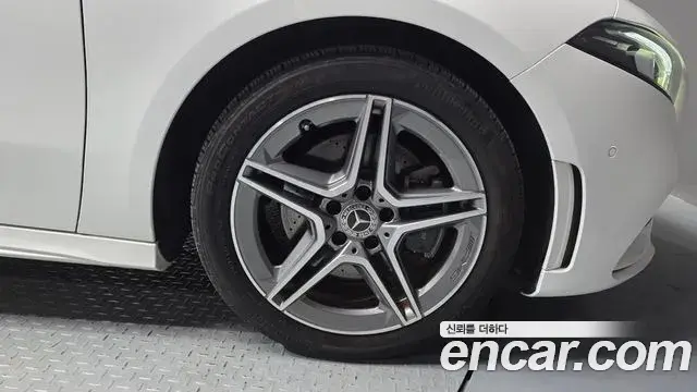 Mercedes-Benz A-Class 2020 — Şəkil 12/31