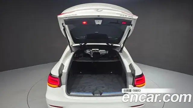 Mercedes-Benz GLC-Class 2022 — Photo 12/35