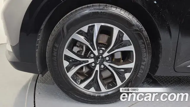 Kia Carnival 2023 — Фото 5/20