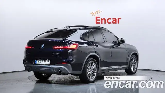 BMW X4 2021 — Фото 1/20