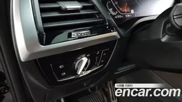 BMW X4 2021 — Şəkil 15/34