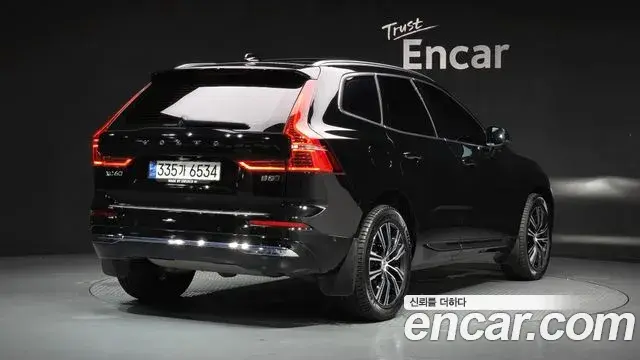 Volvo XC60 2022 — Şəkil 31/37