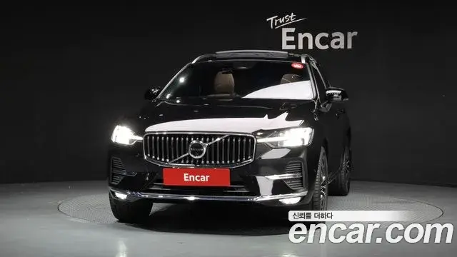 Volvo XC60 2022 — Şəkil 28/37