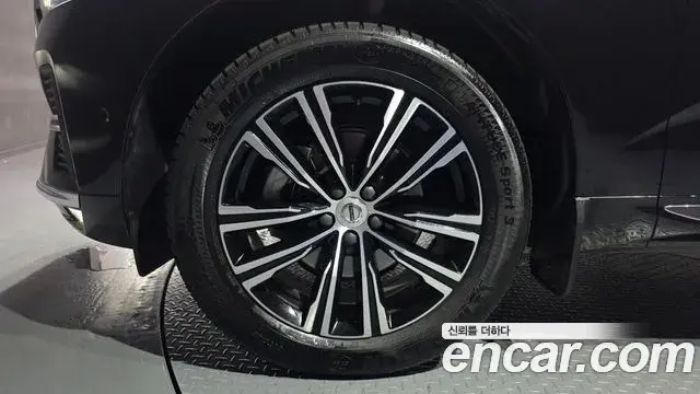 Volvo XC60 2022 — Şəkil 19/37