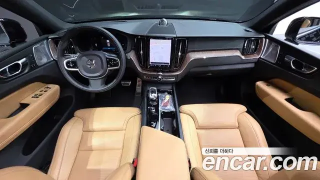 Volvo XC60 2022 — Şəkil 32/37
