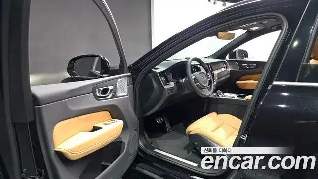 Volvo XC60 2022 — Şəkil 16/37