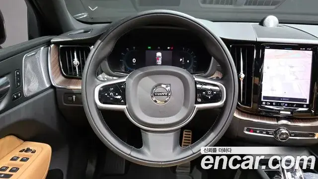 Volvo XC60 2022 — Şəkil 3/37