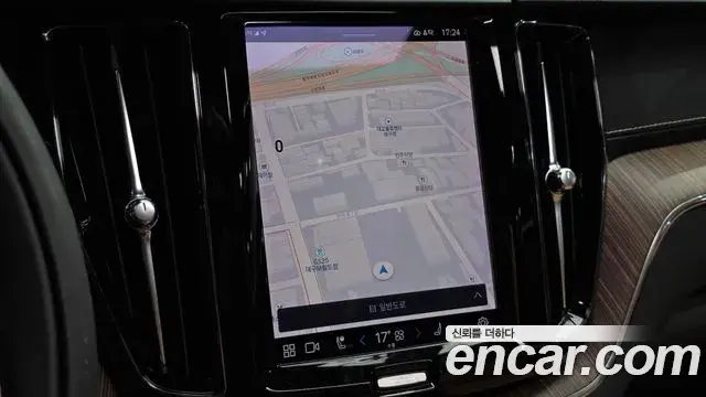 Volvo XC60 2022 — Şəkil 20/37