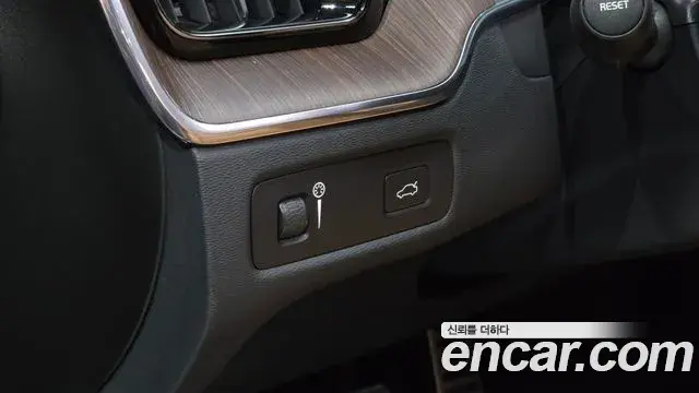 Volvo XC60 2022 — Şəkil 23/37