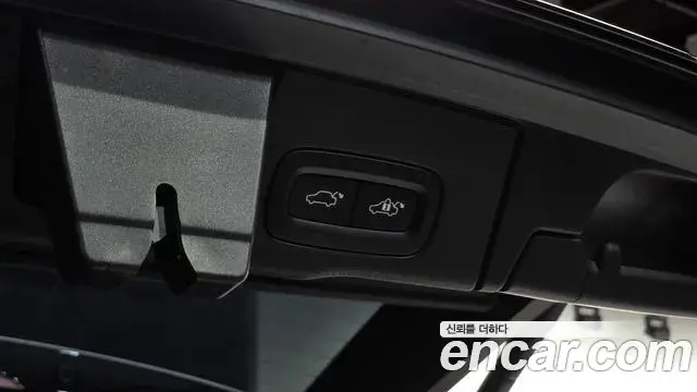 Volvo XC60 2022 — Şəkil 18/37