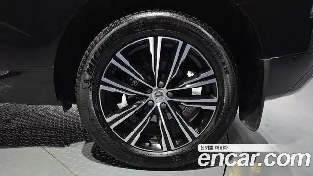 Volvo XC60 2022 — Şəkil 2/37