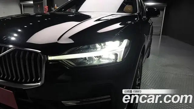 Volvo XC60 2022 — Şəkil 17/37