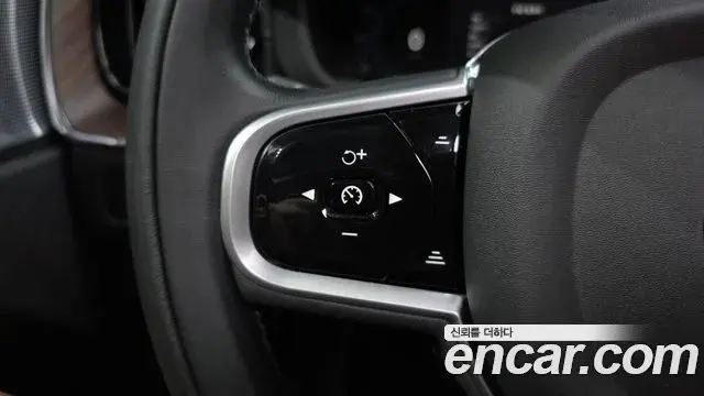 Volvo XC60 2022 — Şəkil 24/37