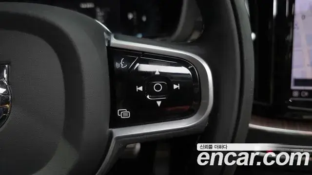 Volvo XC60 2022 — Şəkil 26/37