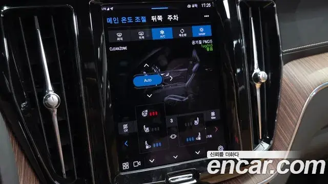 Volvo XC60 2022 — Şəkil 34/37