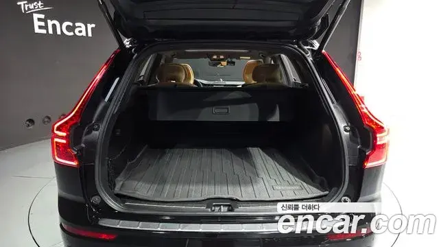 Volvo XC60 2022 — Şəkil 5/37