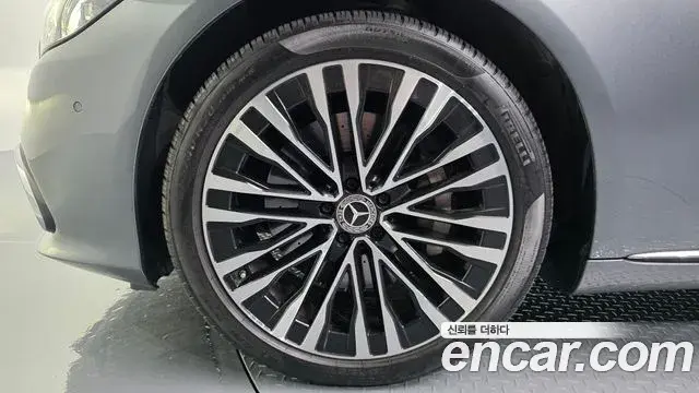 Mercedes-Benz S-Class 2023 — Photo 17/20