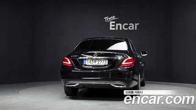 Mercedes-Benz C-Class 2020 — Photo 9/20
