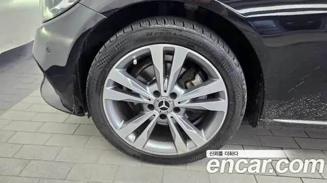 Mercedes-Benz C-Class 2020 — Photo 3/20