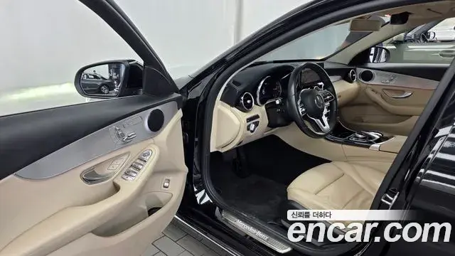Mercedes-Benz C-Class 2020 — Photo 4/20
