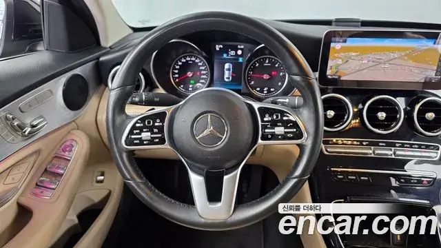 Mercedes-Benz C-Class 2020 — Photo 8/20
