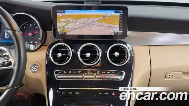 Mercedes-Benz C-Class 2020 — Photo 15/20