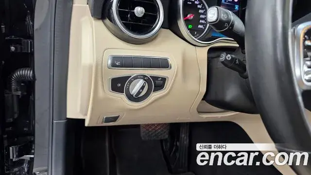 Mercedes-Benz C-Class 2020 — Photo 16/20