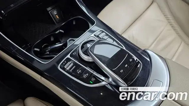 Mercedes-Benz C-Class 2020 — Photo 10/20