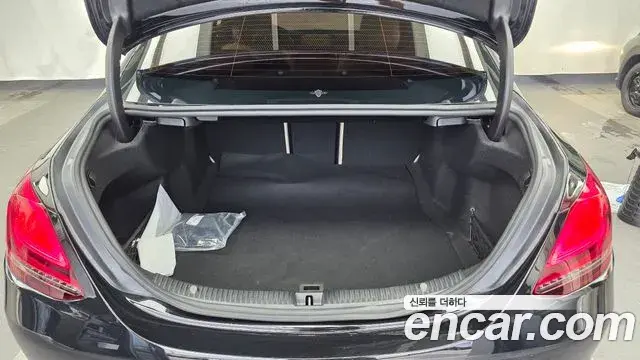 Mercedes-Benz C-Class 2020 — Photo 2/20