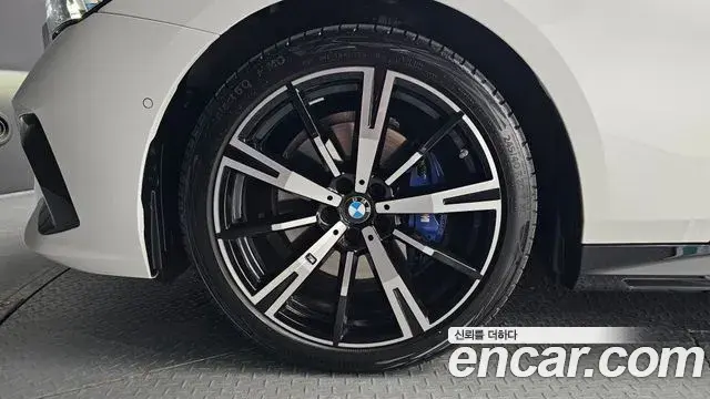 BMW 5 Series 2025 — ფოტო 8/33